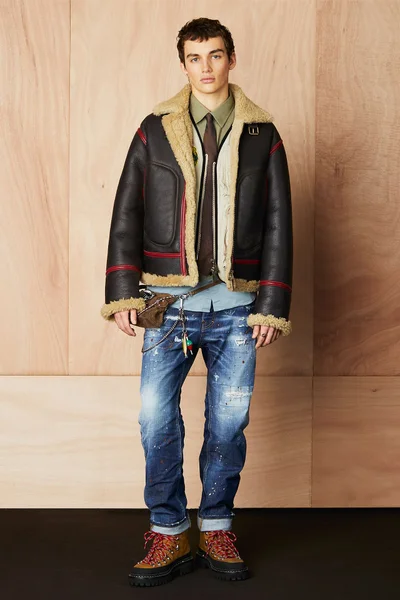 Look 16
